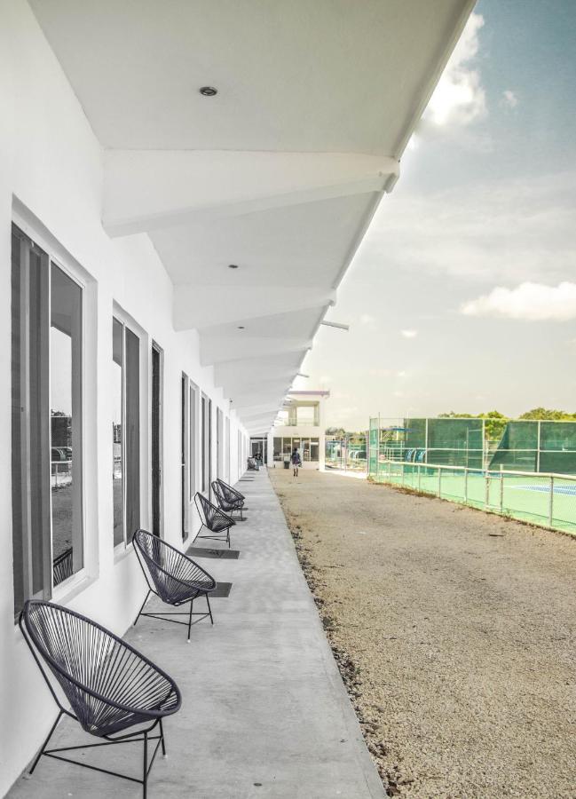 Cancun Tennis Inn แคนคูน ภายนอก รูปภาพ